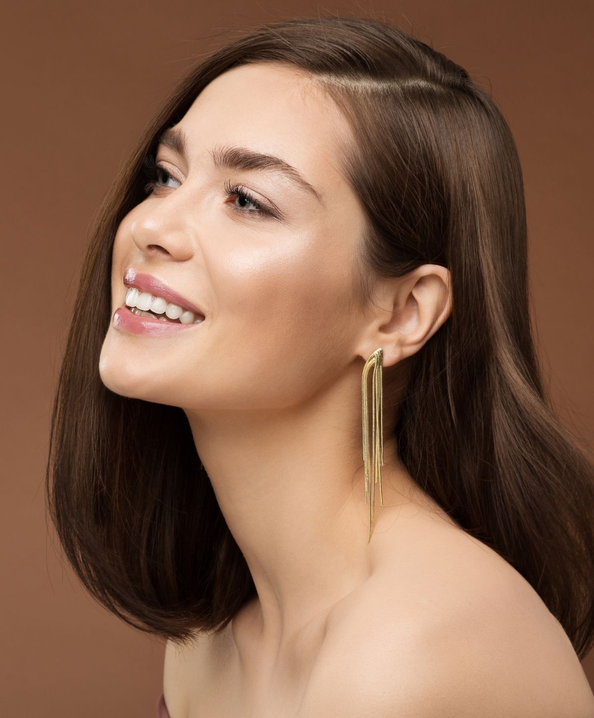 franklin skinvive model with brown hair and long gold earring