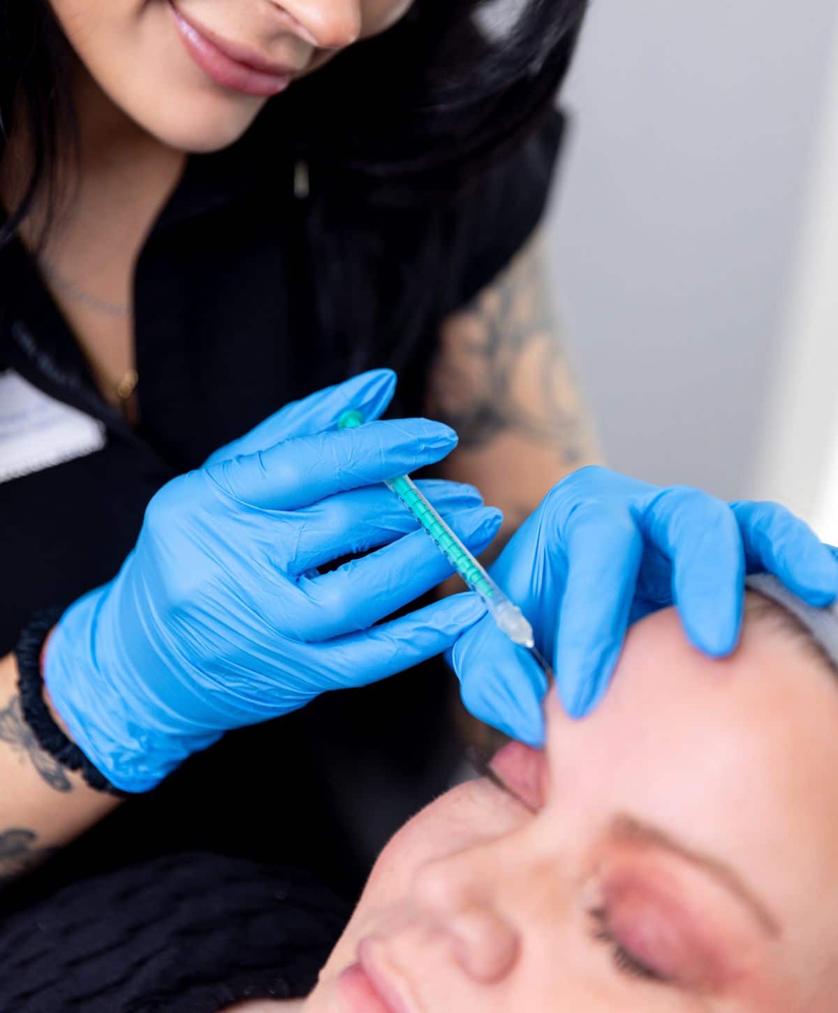 Franklin Botox patient receiving an injection in the forehead